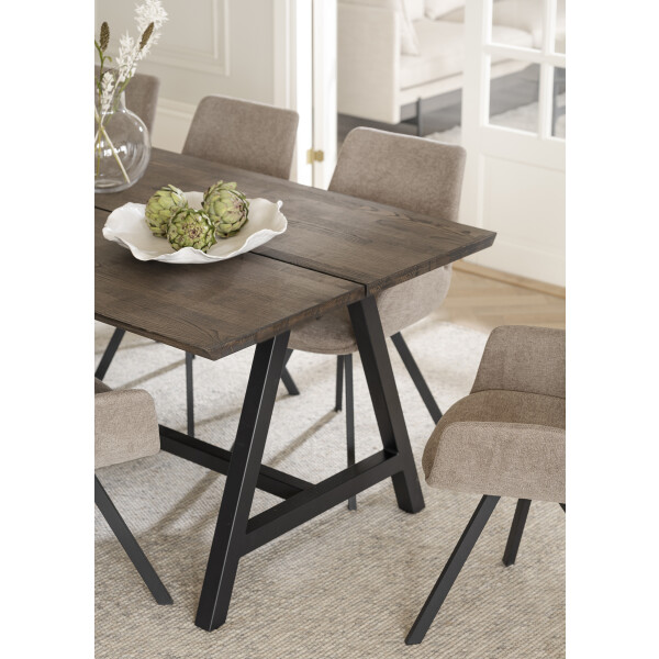 Carradale A table brown oak Norwell chair 2 kuva