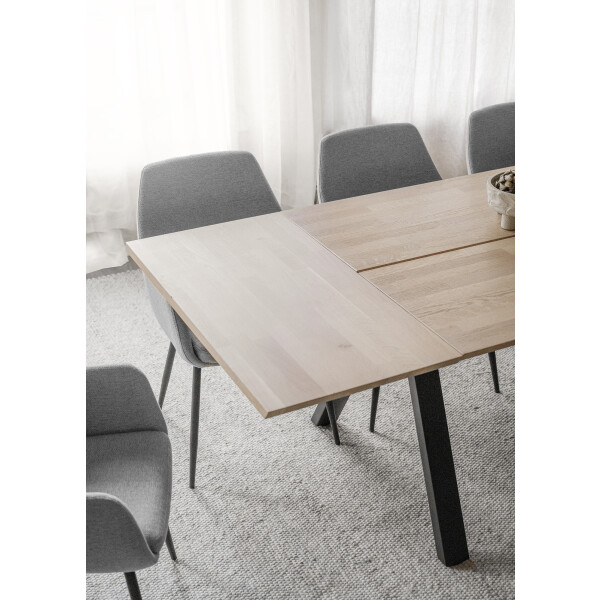 Carradale table whitepigmented oak Reily chair 2 kuva