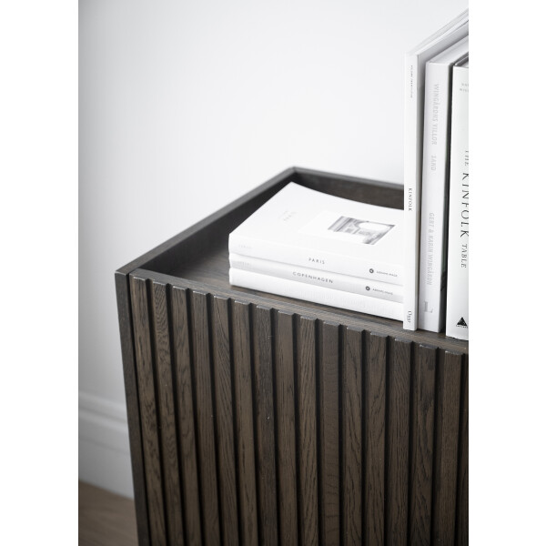 Rowico Halifax sideboard brun detalj kuva