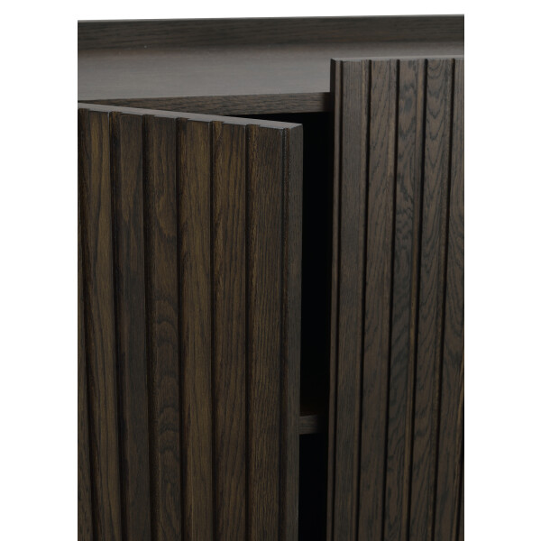 Rowico Halifax skåp brun ek detalj kuva