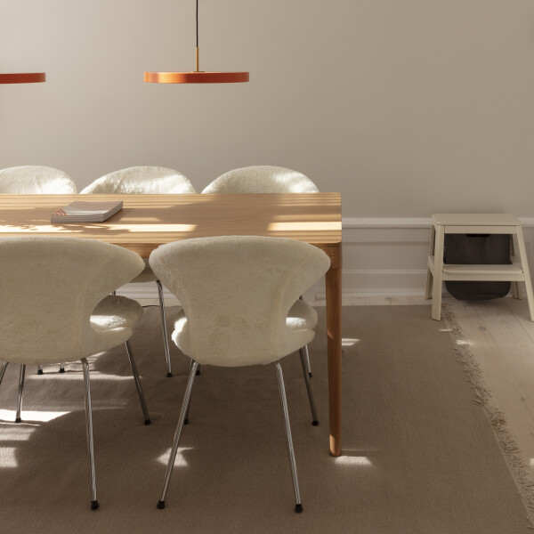 UMAGE Time Flies chair chrome-teddy white, Heart'n'Soul dining table, Asteria pendant image