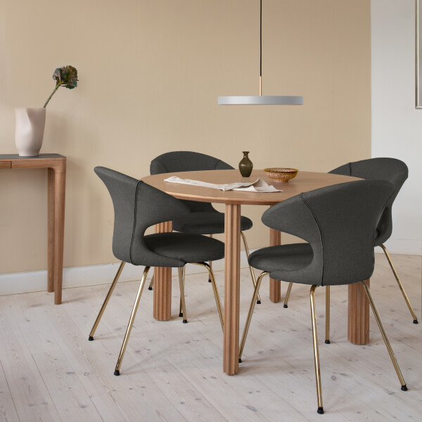 UMAGE Time Flies brass-shadow, Comfort Circle table, Asteria pendant kuva