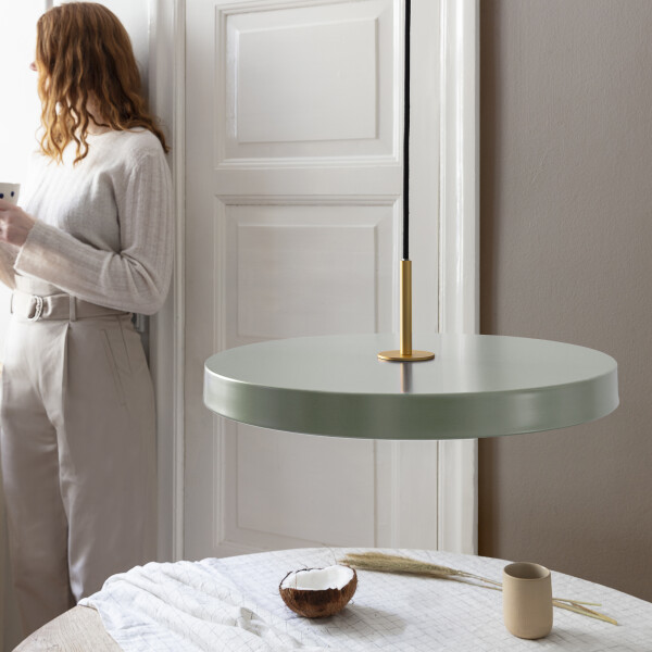 UMAGE Asteria riippuvalaisin, nuance olive / messinki image