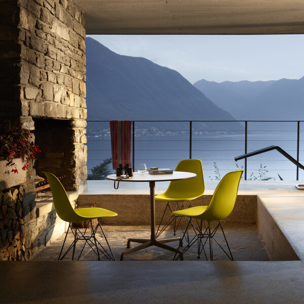 Vitra Eames Contract Table Plastic Side Chair DSR image