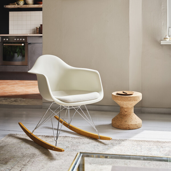 Vitra Cork Family Eames Plastic Armchair RAR kuva