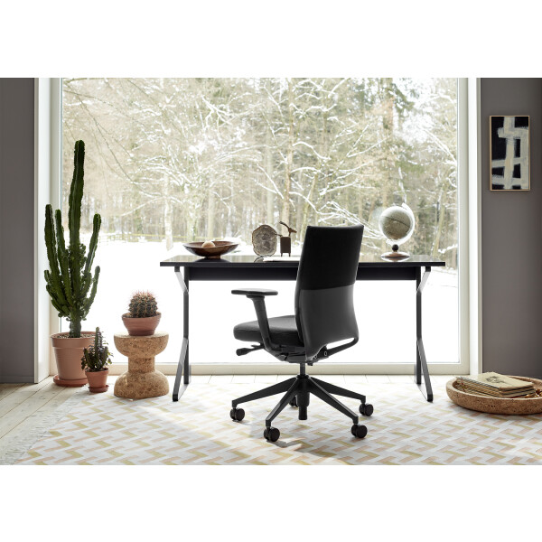 Vitra Cork Family Cork Bowl ID chair Artek Kaari desk kuva