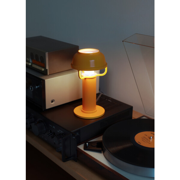 Artek Kori Table Light orange on kuva