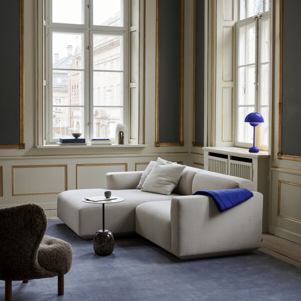 &Tradition Flowerpot VP3 cobalt blue, Develius sofa, Lato LN8 kuva
