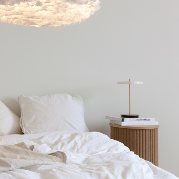 UMAGE Asteria Move pearl white, Eos Esther, Audacious side table kuva