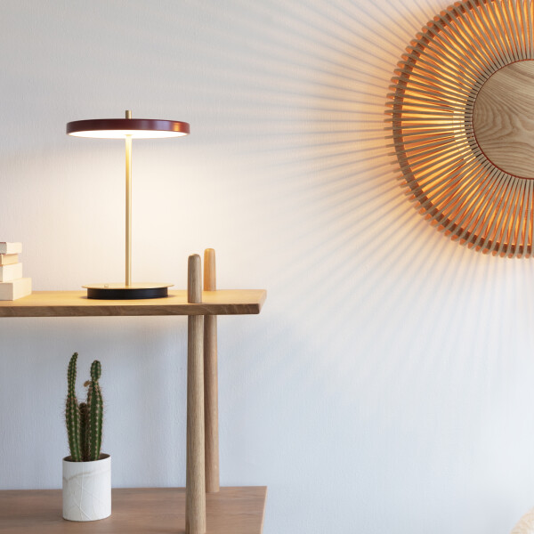 UMAGE Asteria Move ruby red Clava Up Wood Stories oak kuva