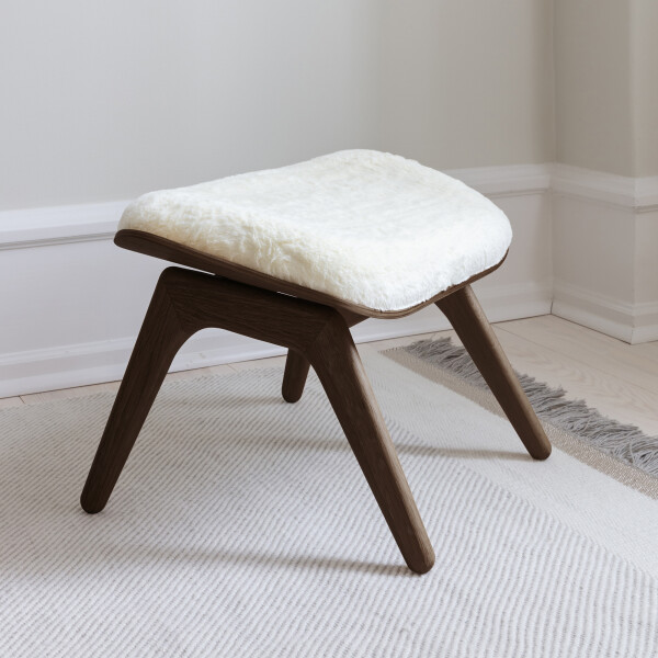 UMAGE The Reader ottoman dark oak teddy white kuva