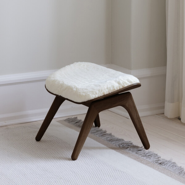 UMAGE The Reader ottoman dark oak teddy white rahi kuva