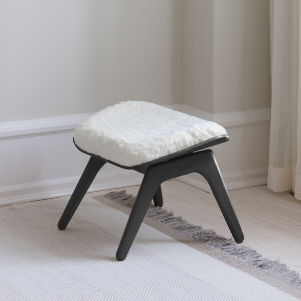 UMAGE The Reader ottoman black oak teddy white rahi kuva