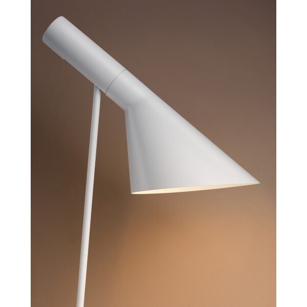 AJ White detail image