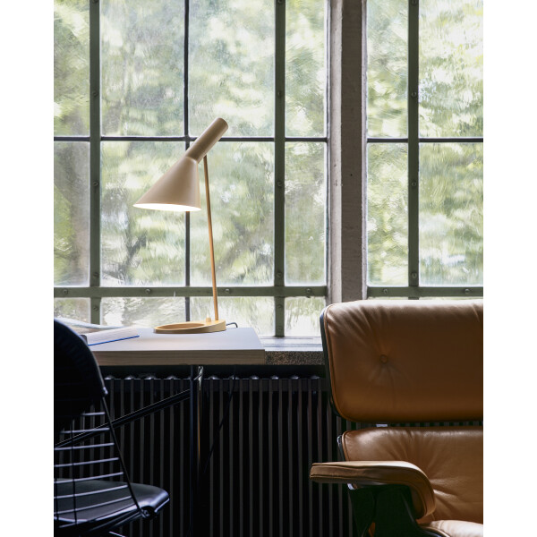 louis poulsen AJ Table Warm Sand interior image