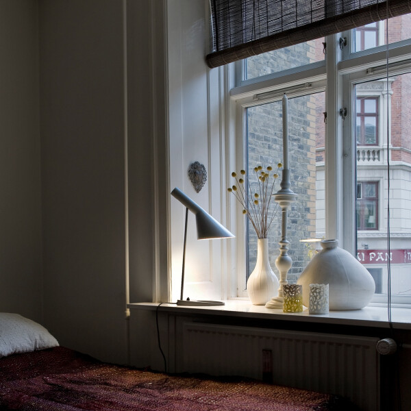 louis poulsen AJ Table interior image