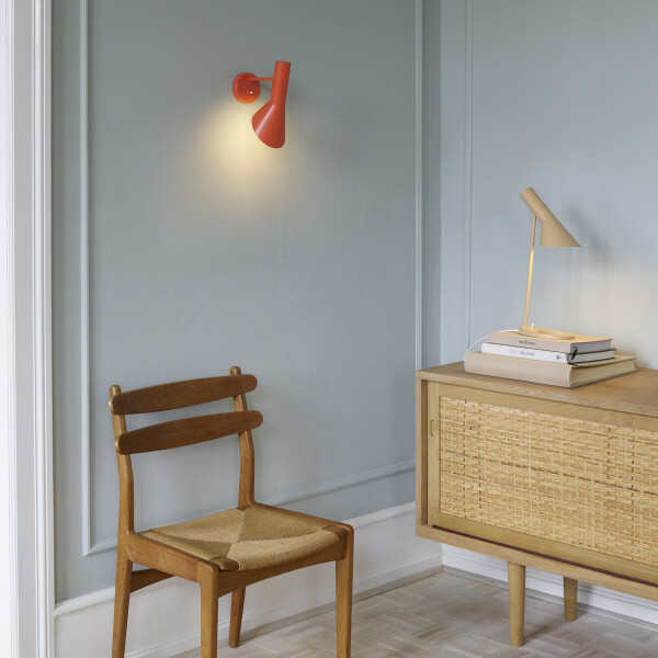 AJ Mini Warm Sand AJ Wall Electric Orange interior kuva