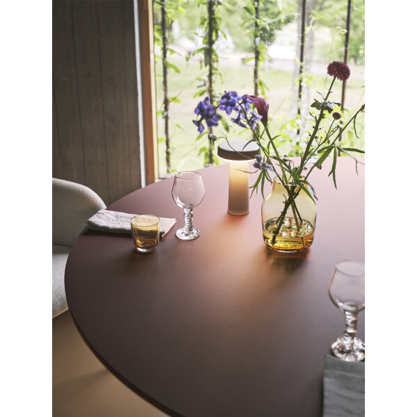muuto midst table dark red kuva