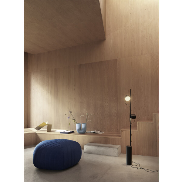 Muuto post black floor lamp kuva