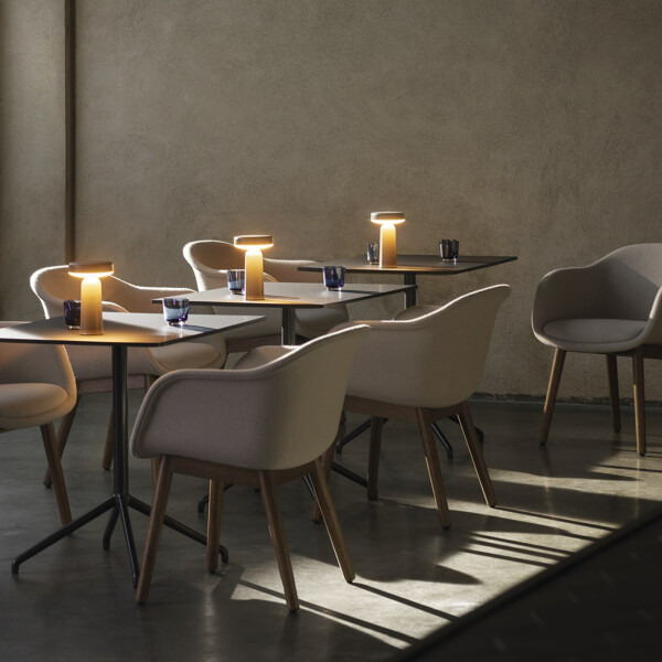 muuto ease portable lamp taupe image