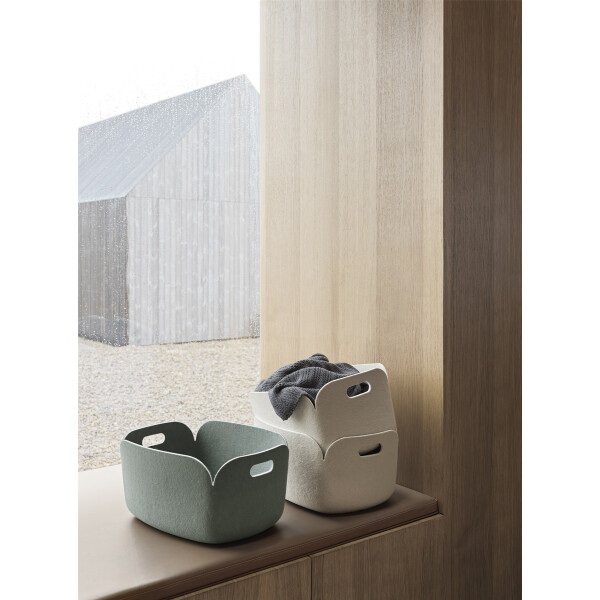 Muuto Restore basket dusty green basket sand kuva