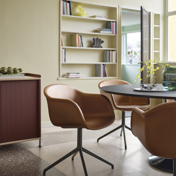 muuto midst table black linoleum kuva