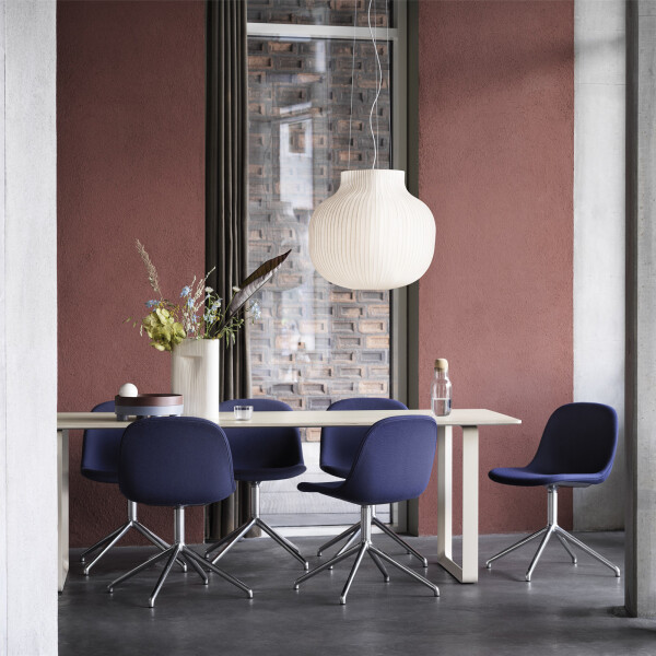 muuto closed strand 60 pendant lifestyle kuva