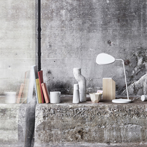 muuto leaf white table lamp image