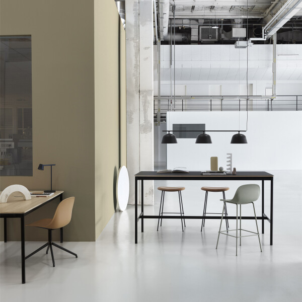 muuto Black Ambit Rail lamp kuva