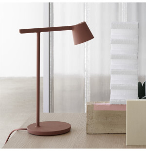 Muuto TIP pöytävalaisin, kuparinruskea kuva