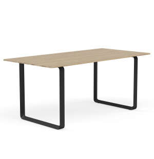 Pöydän jalat: Musta, Pöytälevy: Massiivitammi kuva