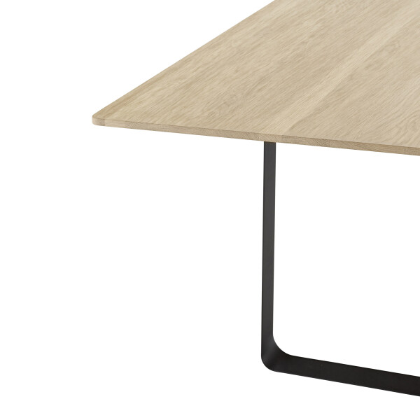 muuto 70 70 table 295x108 cm solid oak black detail kuva