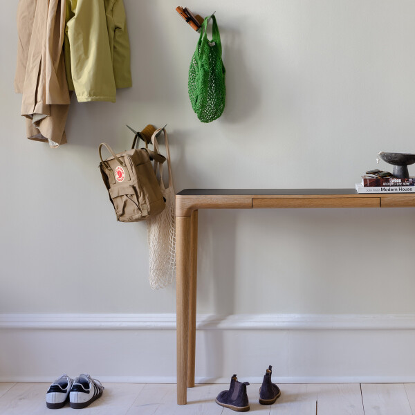 UMAGE Heart n Soul console table oak black lifestyle kuva