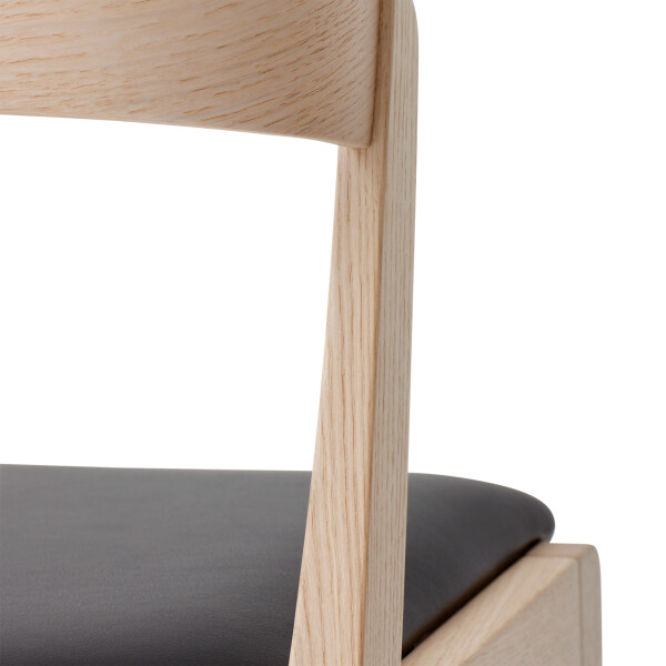 Skovby 825 white oiled black leather detail kuva