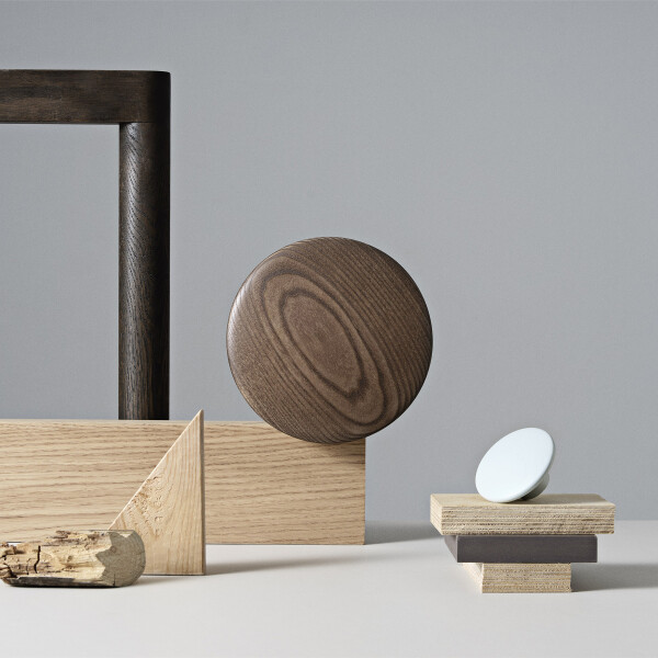 Muuto dots wood stained dark brown sage green concept kuva