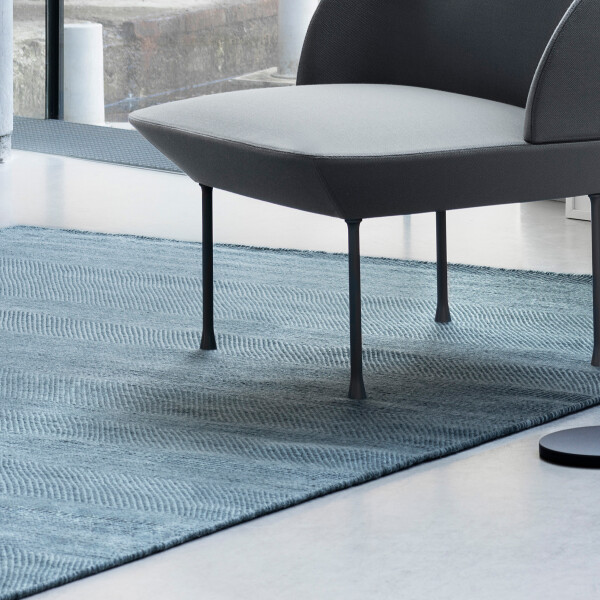 Muuto Varjo rug 200x300 blue close kuva