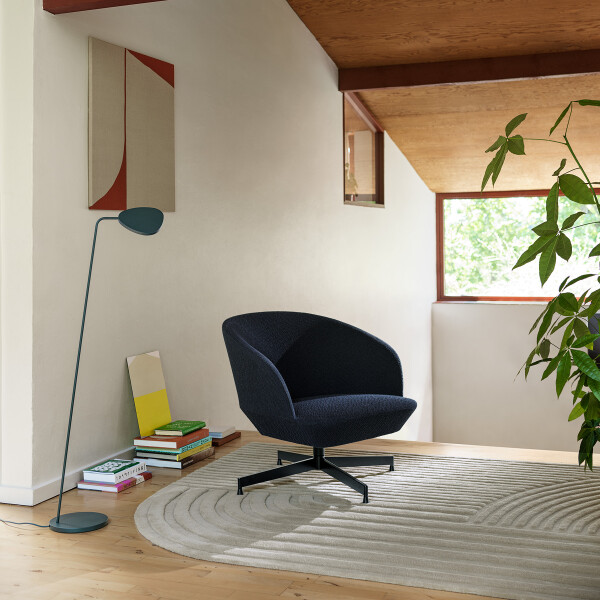 Muuto Relevo rug off white lifestyle kuva