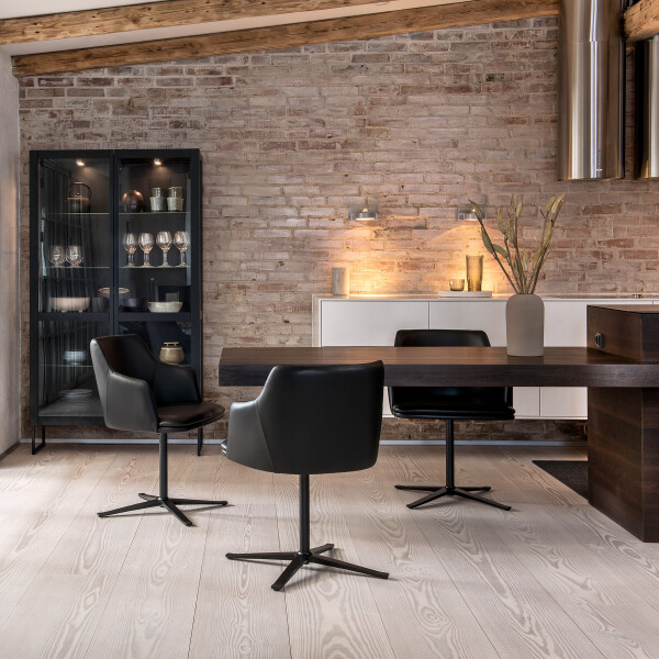 Skovby 55 black lifestyle kuva