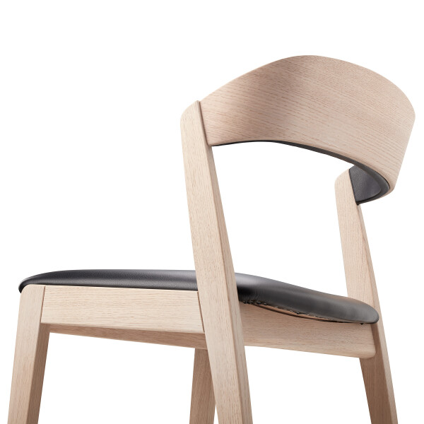 Skovby 826 white oiled black leather kuva