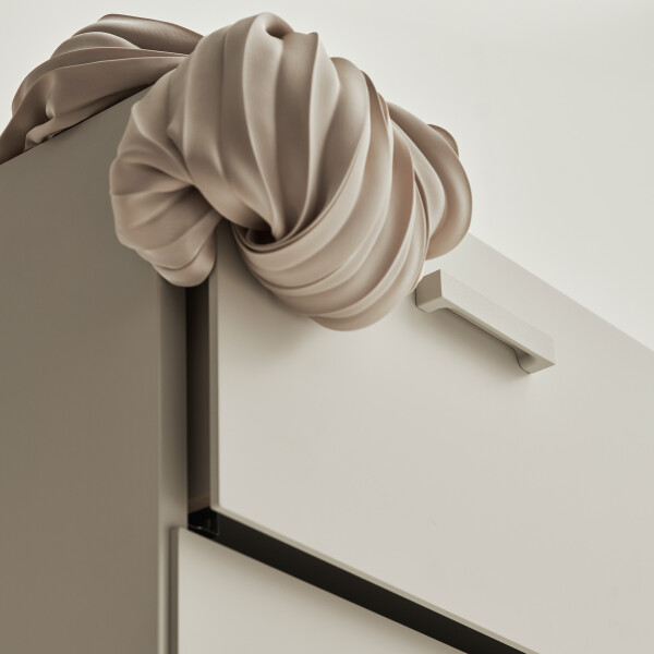 String Relief Beige Angle image