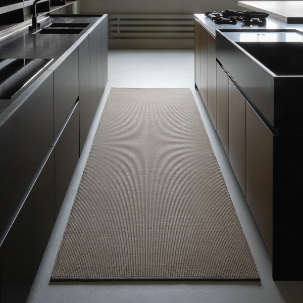 Grain  graphite soft brown in out carpet in kuva