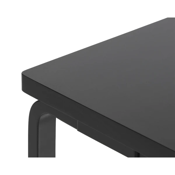 Bench 153 solid top black lacquer close up kuva
