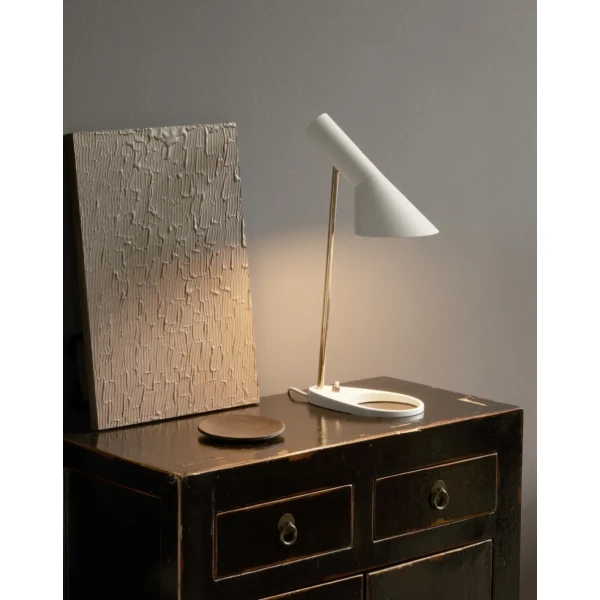 Louis Poulsen AJ MINI Anniversary poytavalaisin matte white pale rose kuva