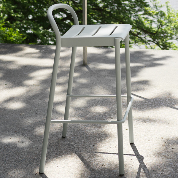 Muuto linear steel bar stool grey h75 out kuva