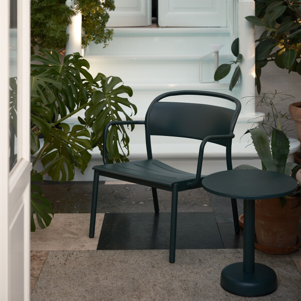 Muuto linear steel lounge armchair coffee table h47 dark green kuva