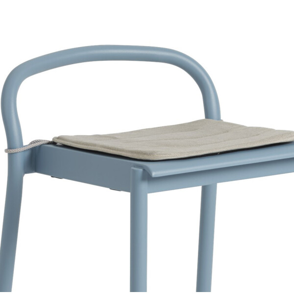 Muuto Linear steel bar stool seatpad light grey image