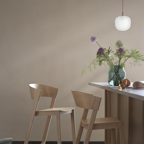 Muuto silent vase 15 dark green lifestyle image