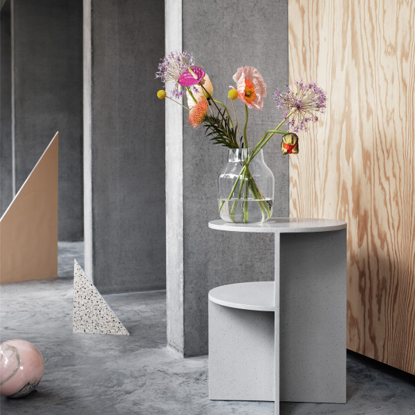 Muuto Silent vase 20 clear lifestyle image