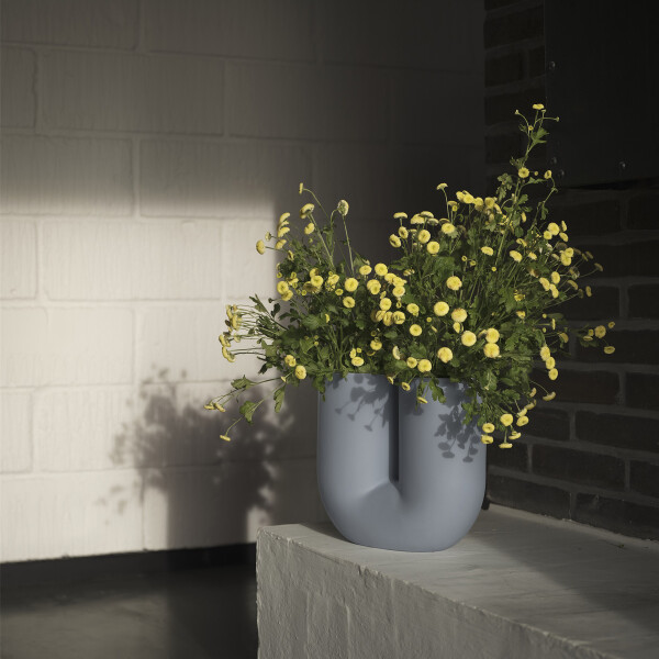 Muuto vase kink light blue flowers kuva