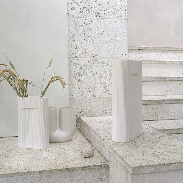 Muuto ridge vase off white kink vase sand image